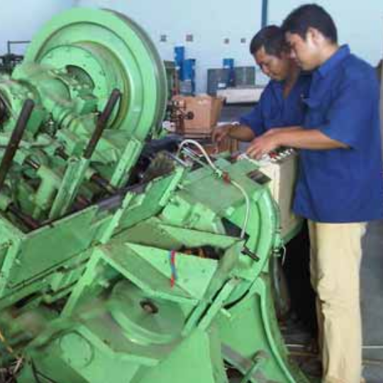 Mesin produksi kemasan tabung alufoil